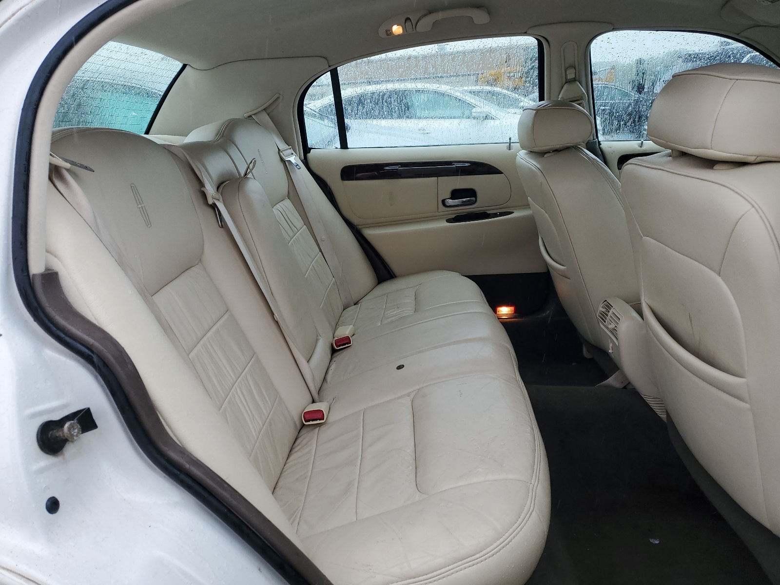 1LNFM82W7WY659875 1998 Lincoln Town Car Signature