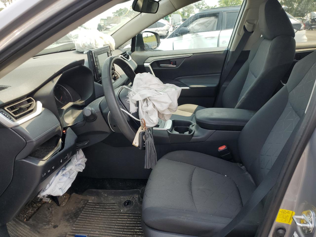 2020 Toyota Rav4 Xle VIN: 2T3P1RFV6LW131212 Lot: 64049884