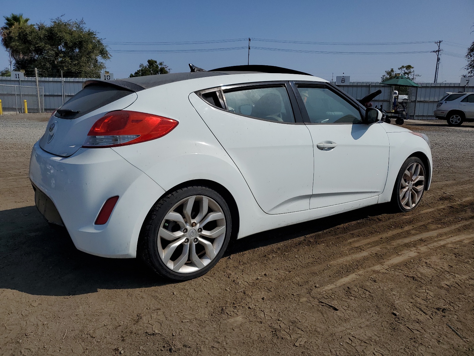 2013 Hyundai Veloster vin: KMHTC6AD1DU087944