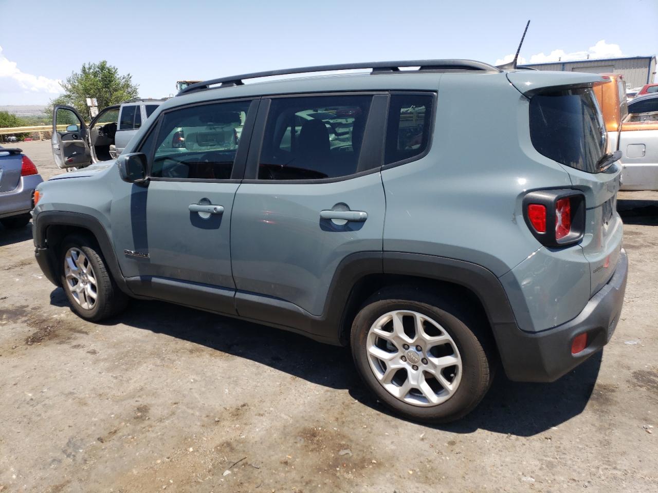 ZACCJABB4JPH69689 2018 JEEP RENEGADE - Image 2