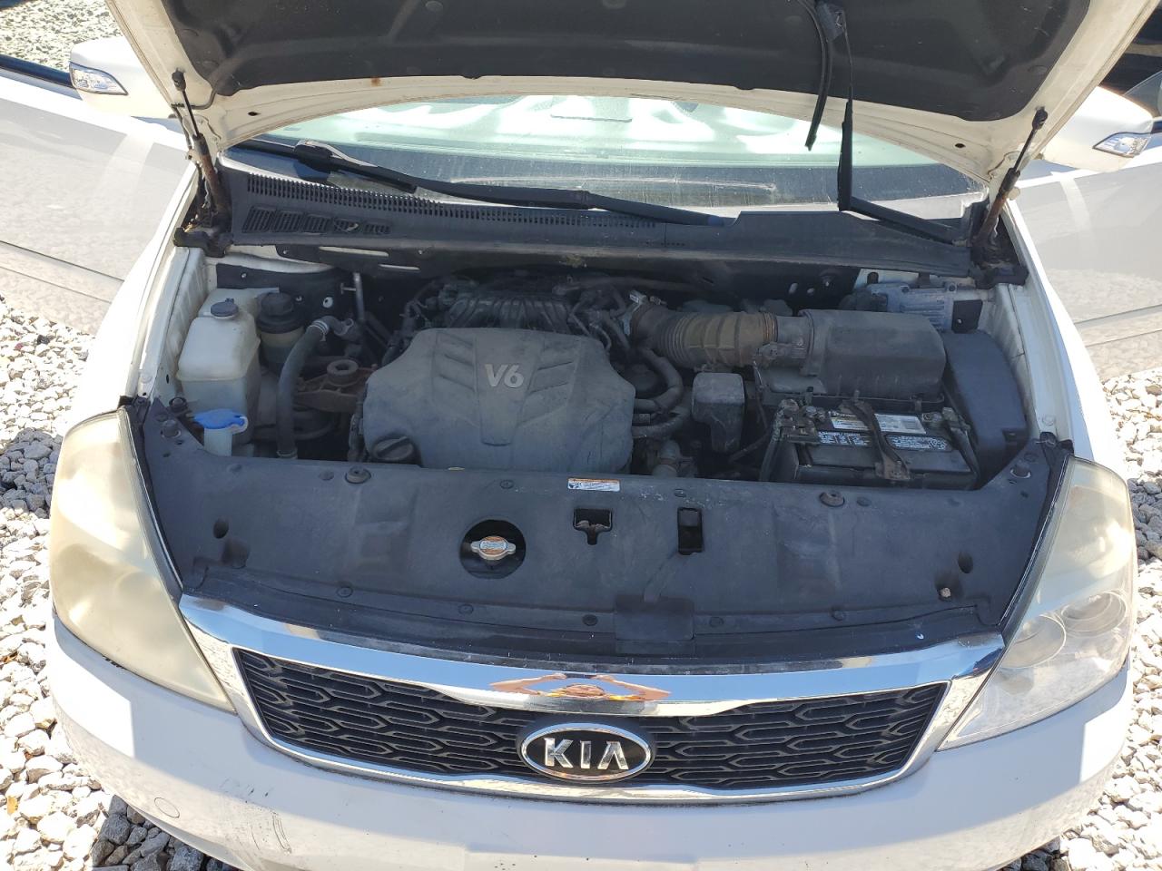 2012 Kia Sedona - Image 12