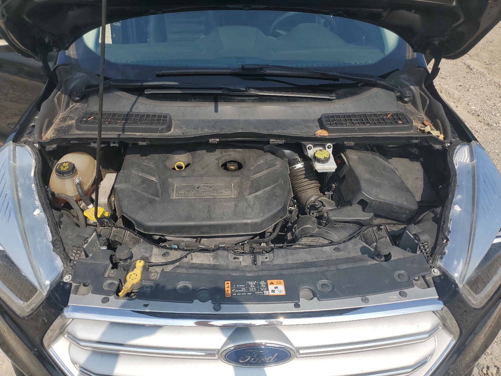 1FMCU9J99JUA14648 2018 Ford Escape Titanium