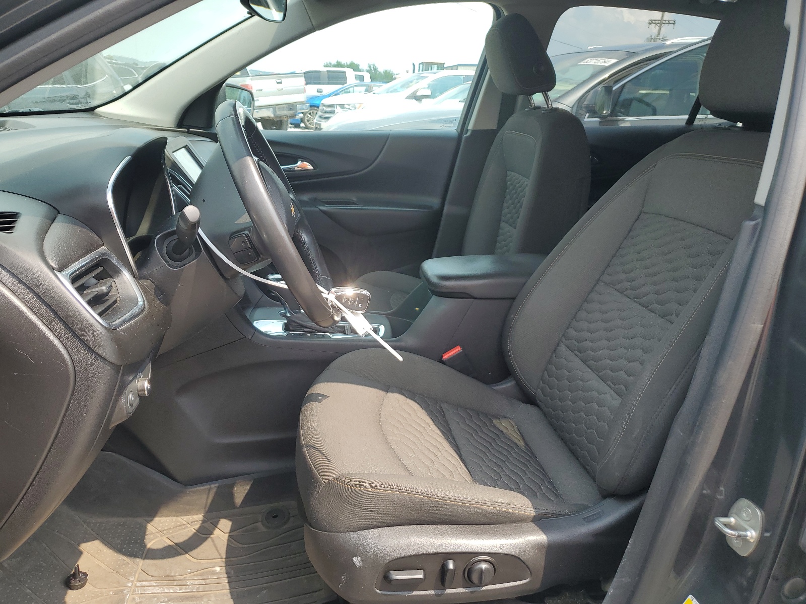 2GNAXJEV3J6284069 2018 Chevrolet Equinox Lt