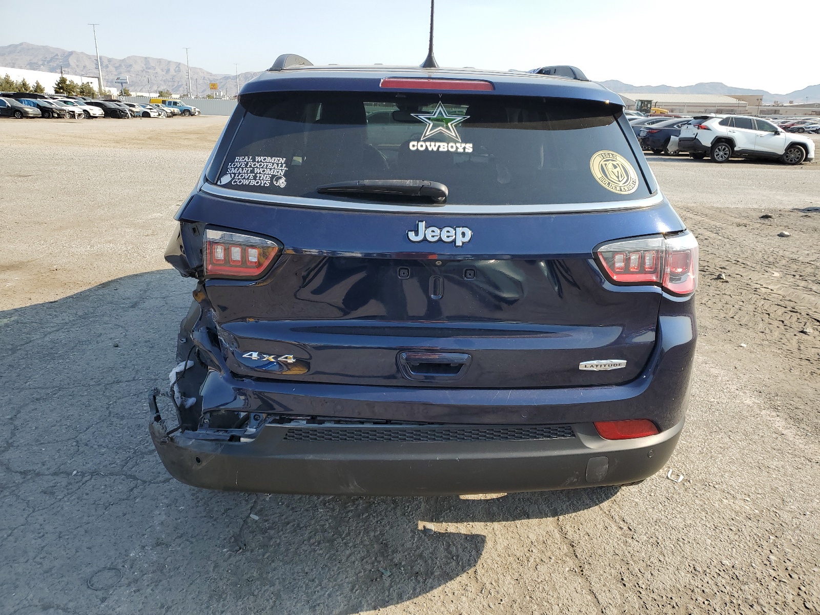 3C4NJDBB5JT176233 2018 Jeep Compass Latitude