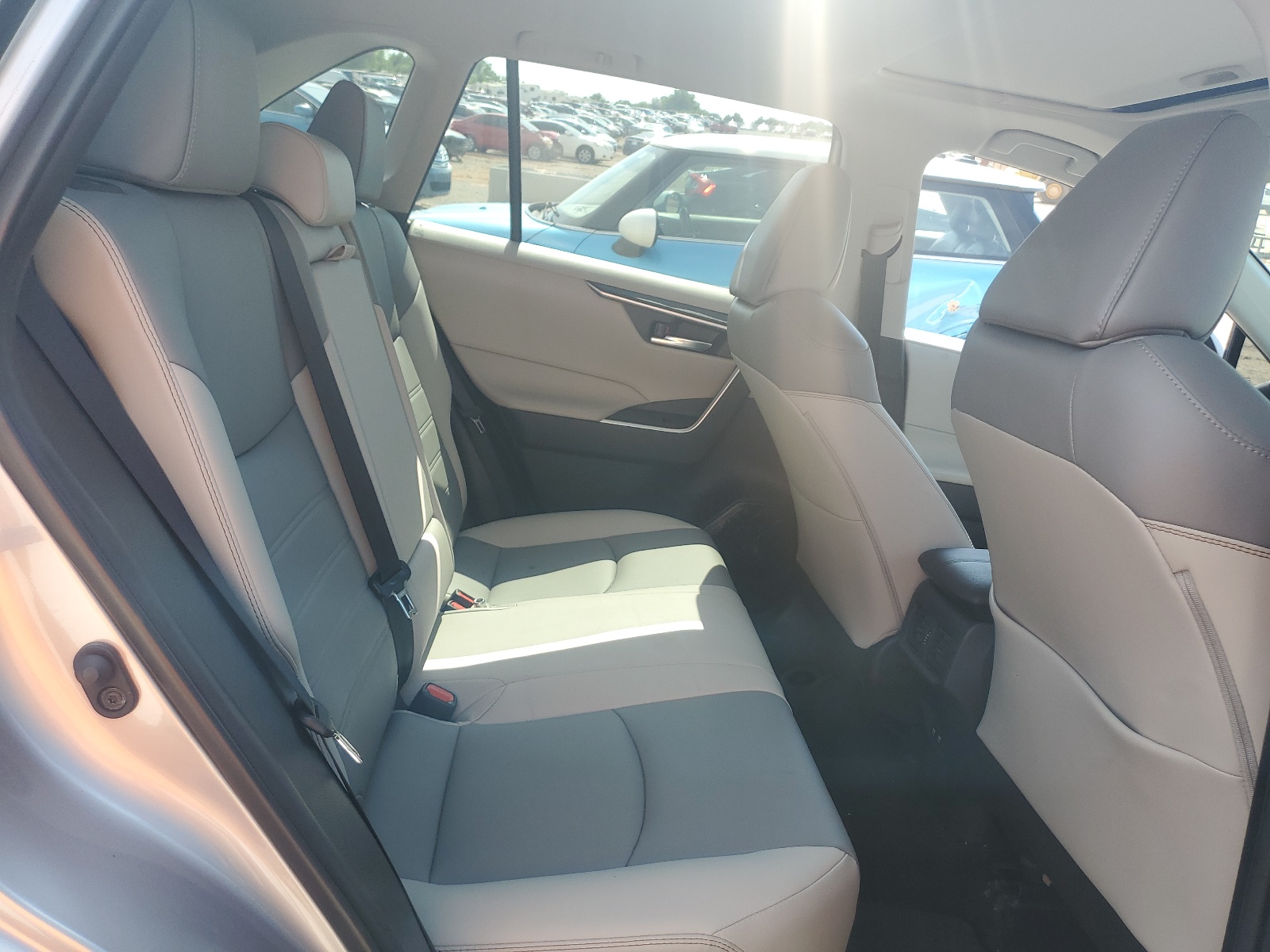 2T3C1RFV5MC167040 2021 Toyota Rav4 Xle Premium