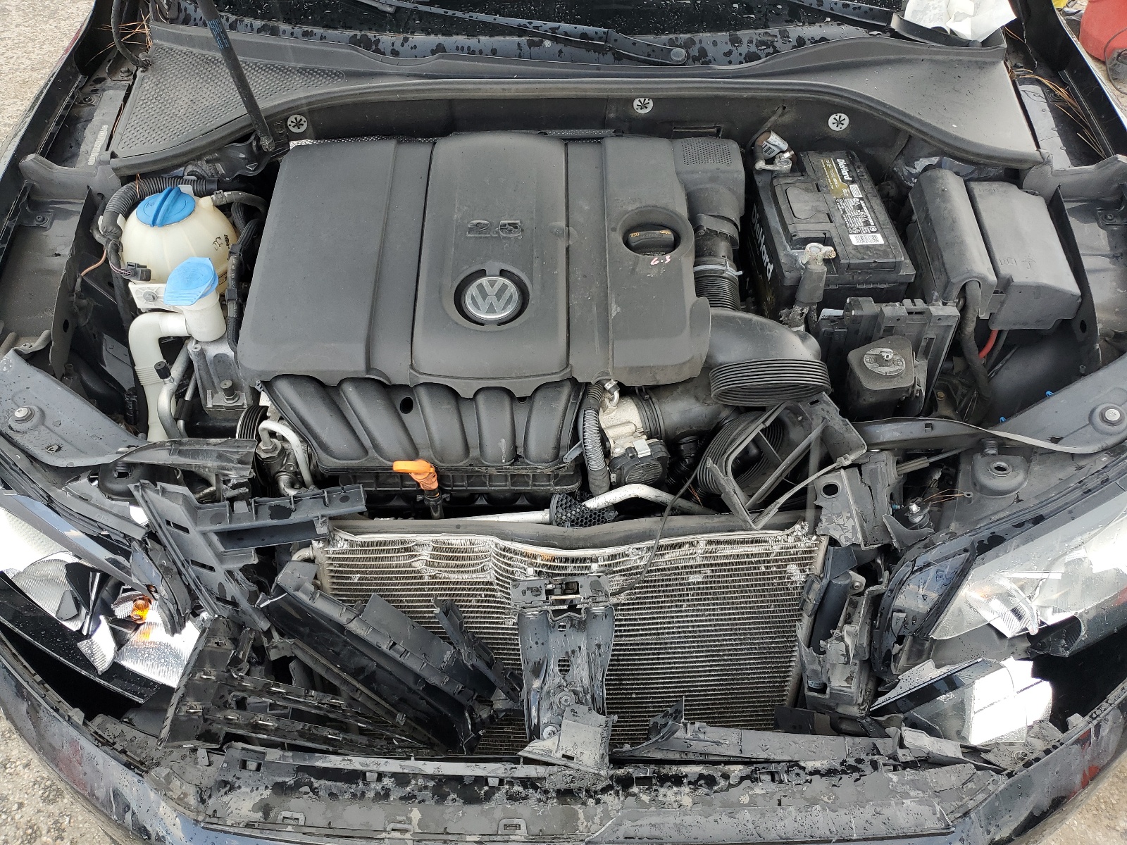 1VWBP7A32DC115058 2013 Volkswagen Passat Se