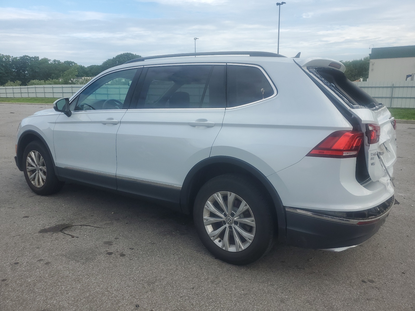 3VV2B7AX2JM188060 2018 Volkswagen Tiguan Se