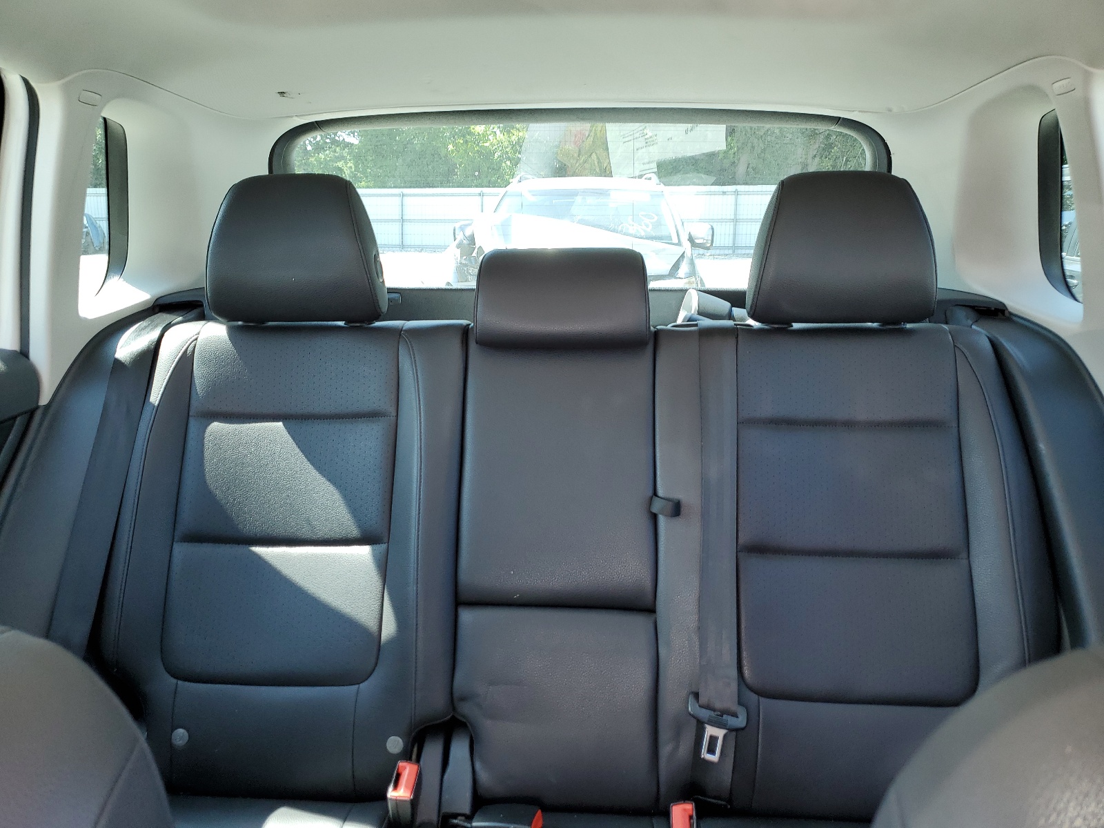 WVGSV7AX0HK003555 2017 Volkswagen Tiguan Wolfsburg