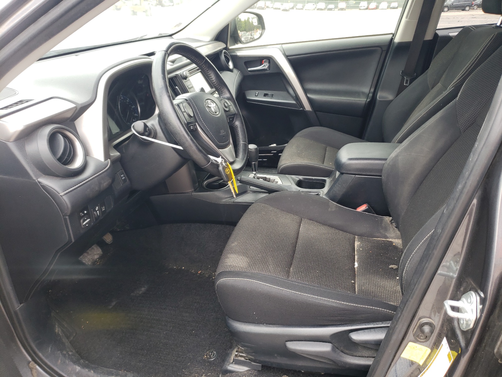 JTMRFREV7HD203115 2017 Toyota Rav4 Xle