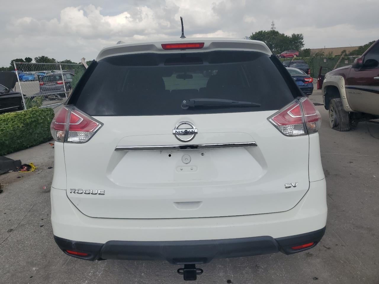 2015 Nissan Rogue S VIN: 5N1AT2MT8FC831115 Lot: 64841294