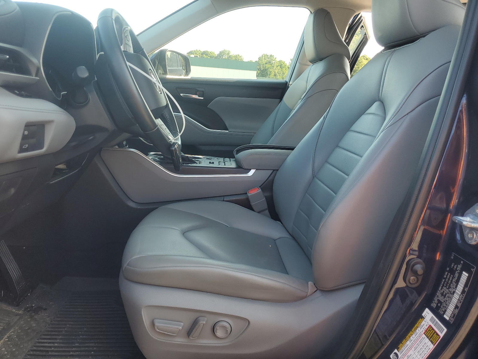 5TDGZRBHXMS544682 2021 Toyota Highlander Xle