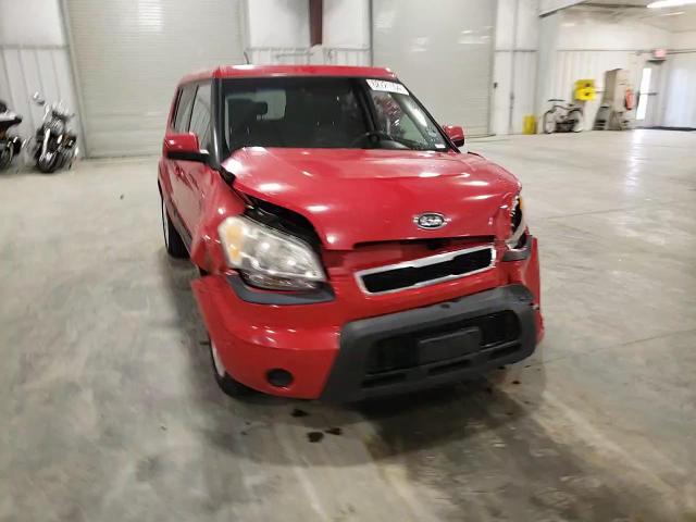 2011 Kia Soul + VIN: KNDJT2A21B7226890 Lot: 62721104