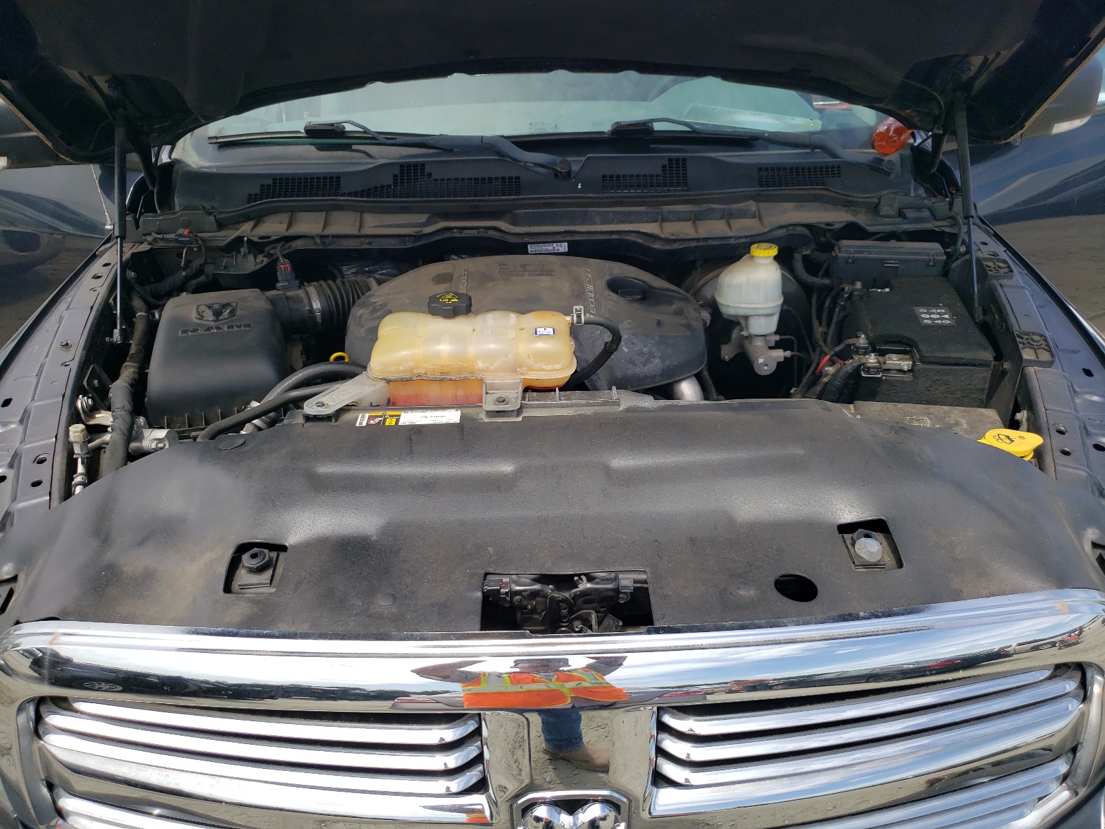 1C6RR7GM3FS569122 2015 Ram 1500 Slt