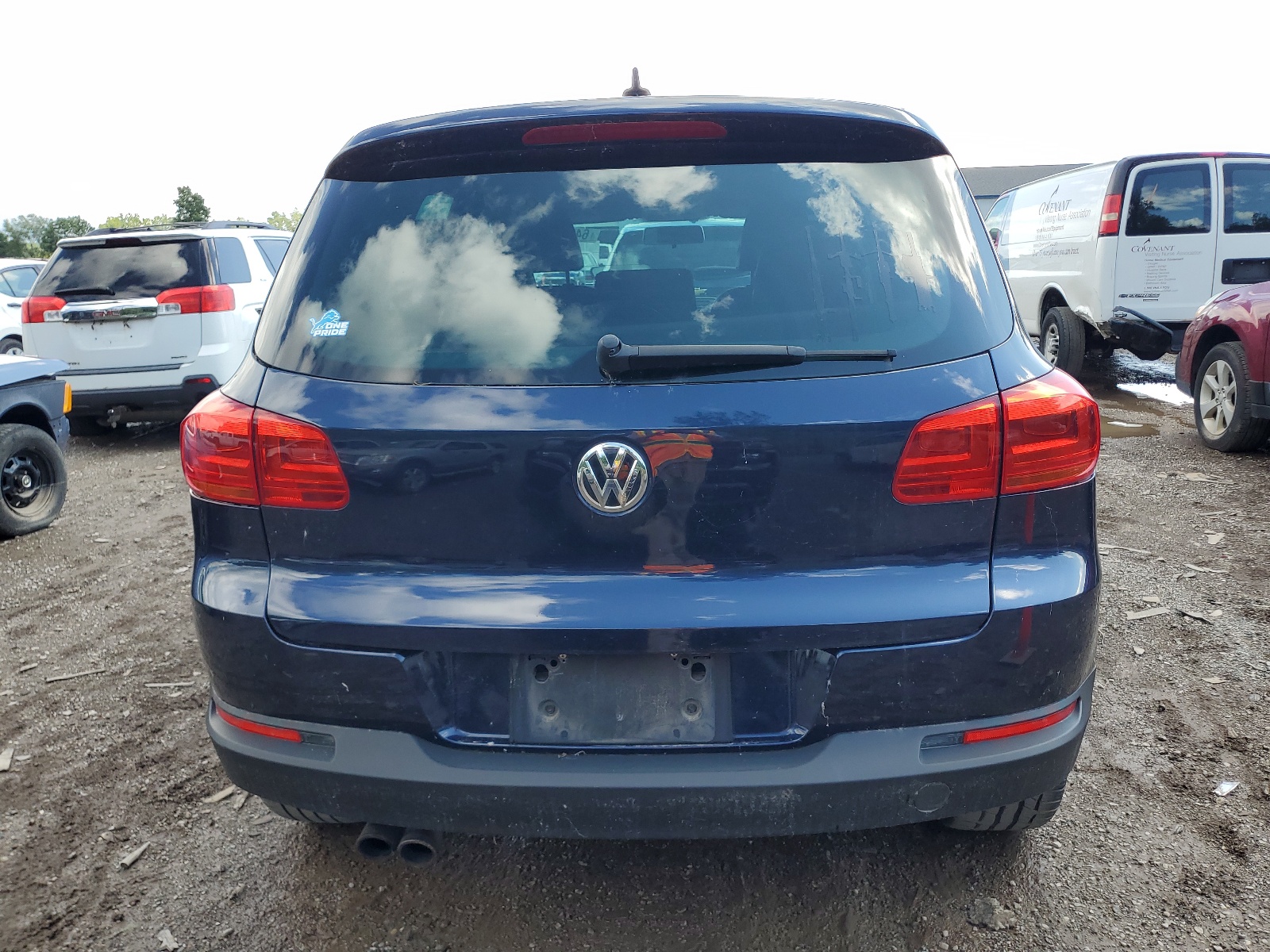 2014 Volkswagen Tiguan S vin: WVGAV3AX5EW550135