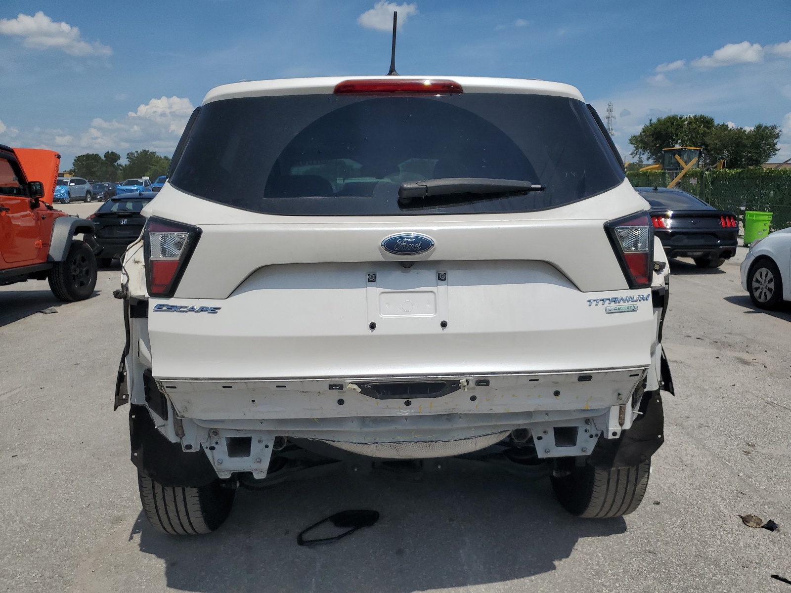 1FMCU0J94JUA17081 2018 Ford Escape Titanium