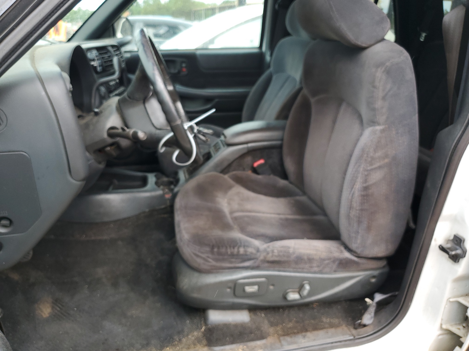 1GNDT13W712201714 2001 Chevrolet Blazer