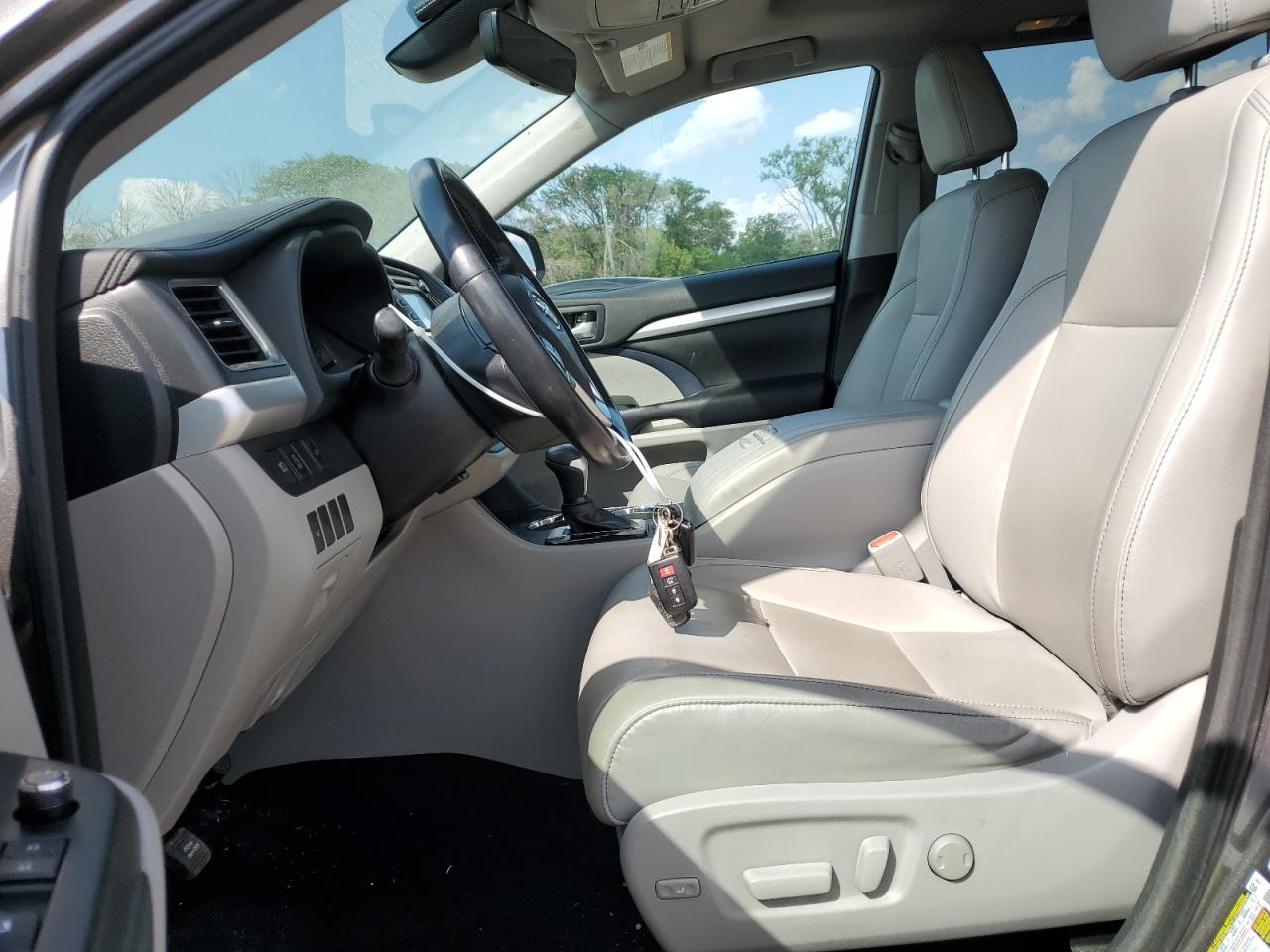 2018 Toyota Highlander Se VIN: 5TDJZRFH5JS807995 Lot: 61749204