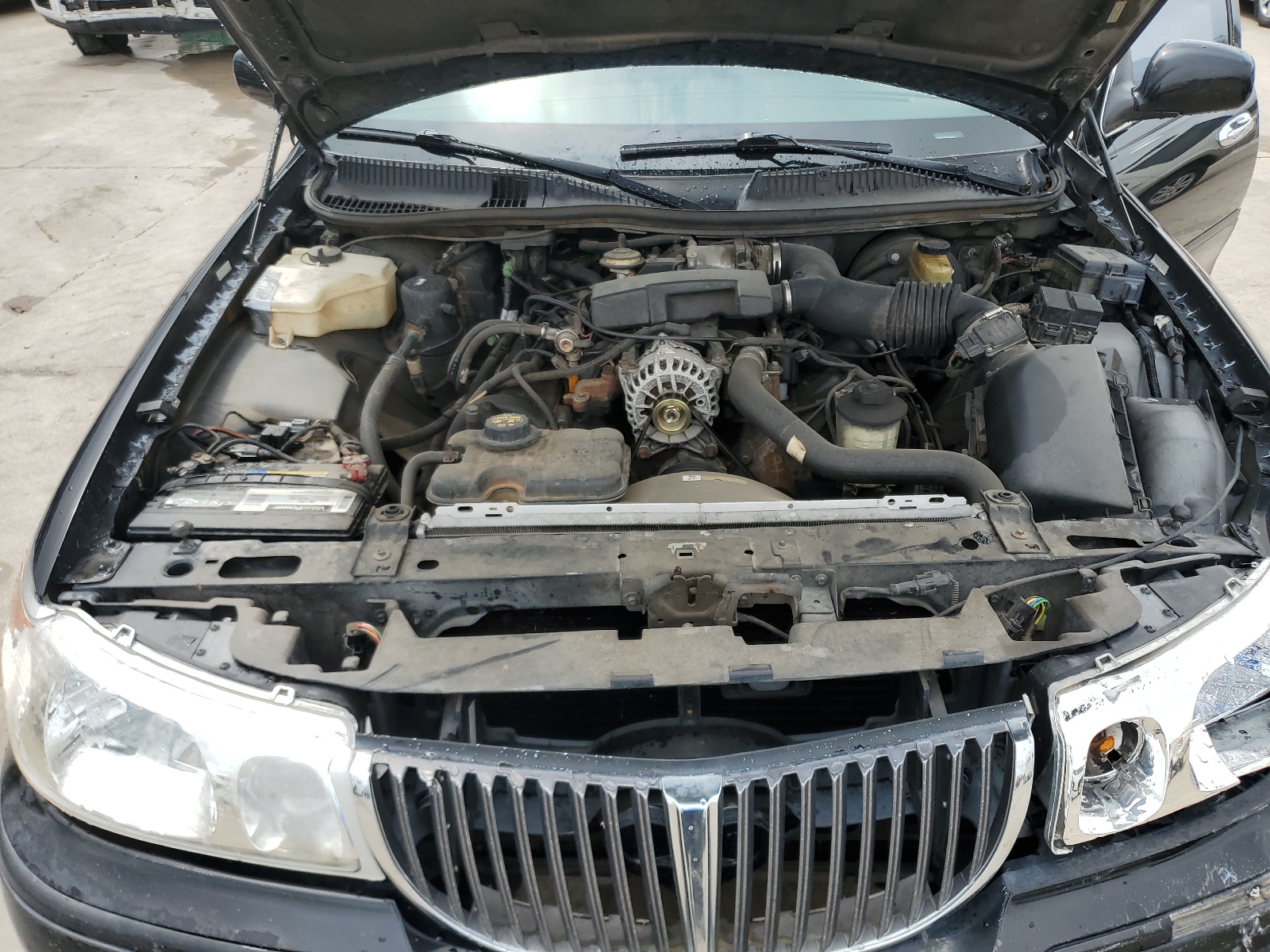 1LNFM82W8WY644303 1998 Lincoln Town Car Signature