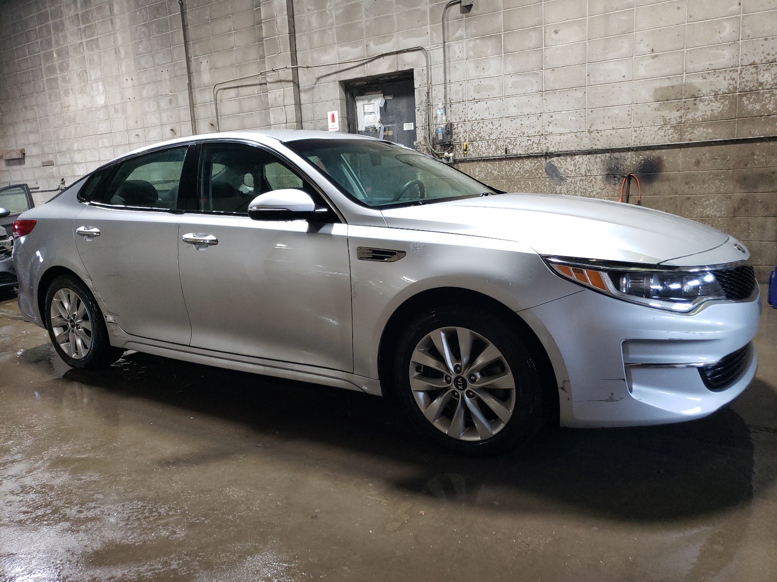 2017 Kia Optima Lx vin: 5XXGT4L31HG147604