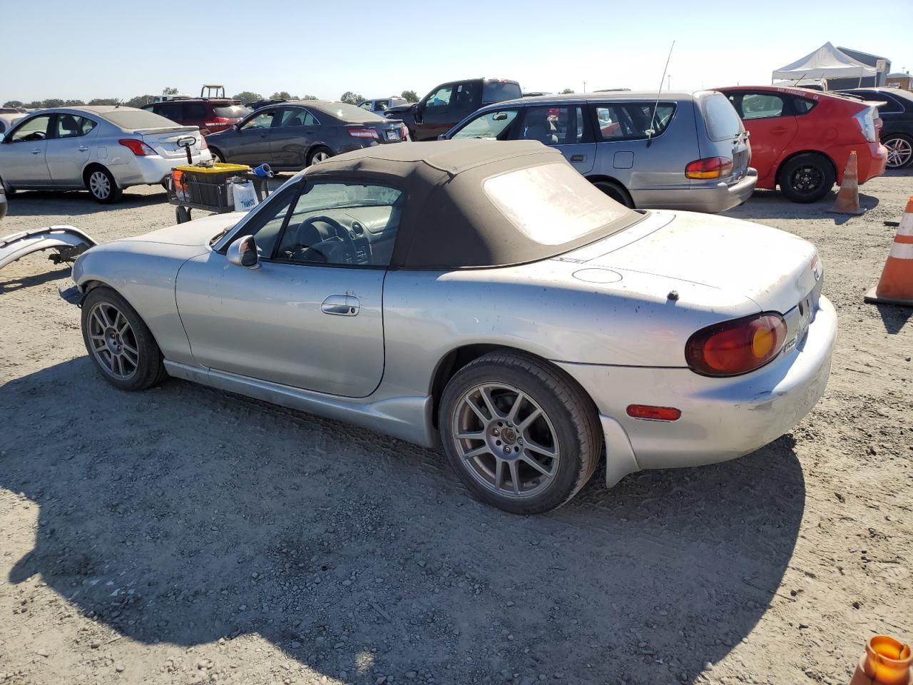 2000 Mazda Mx-5 Miata Base VIN: JM1NB3533Y0143895 Lot: 61762024