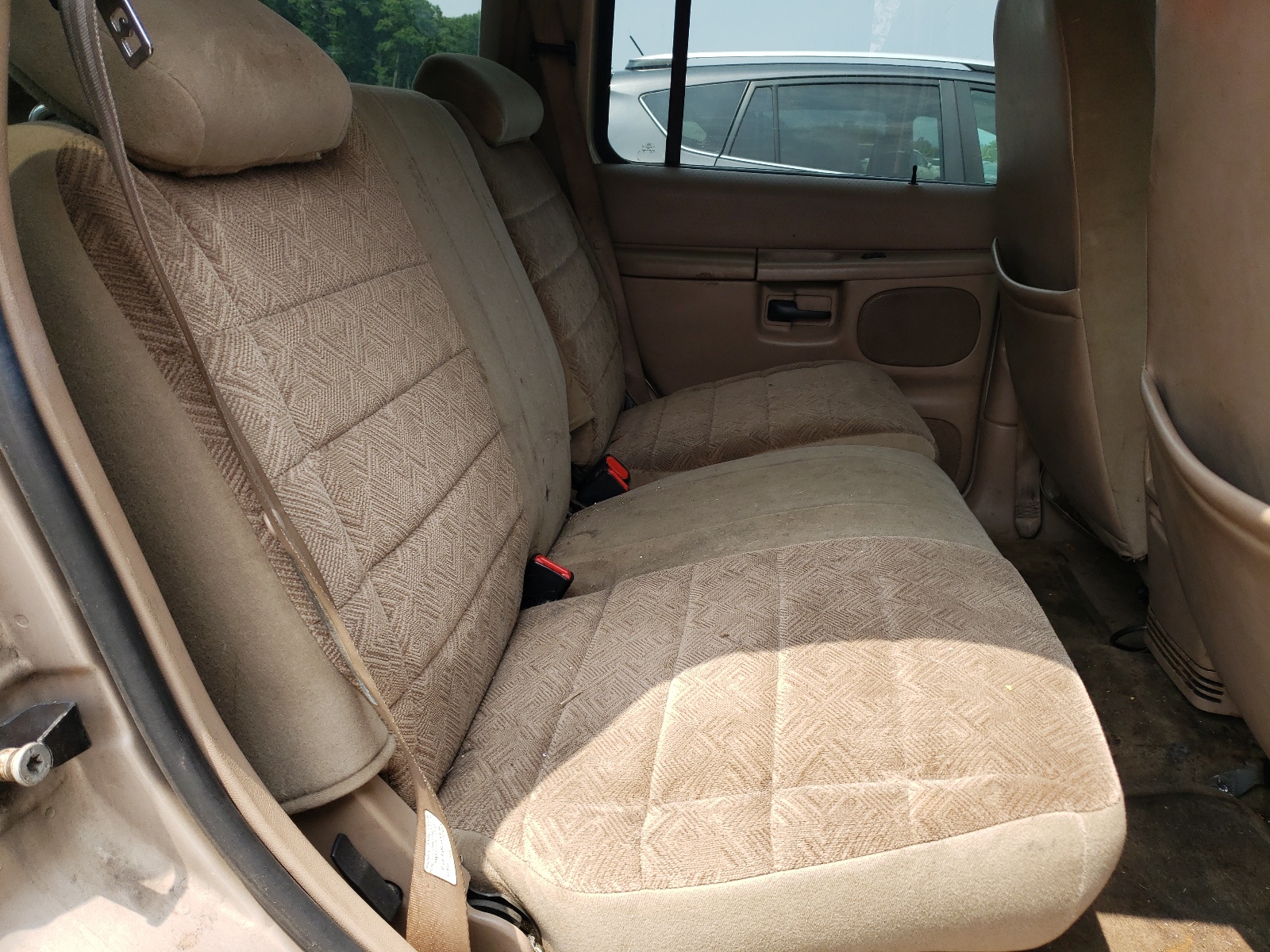 1FMZU35P8WUB28888 1998 Ford Explorer