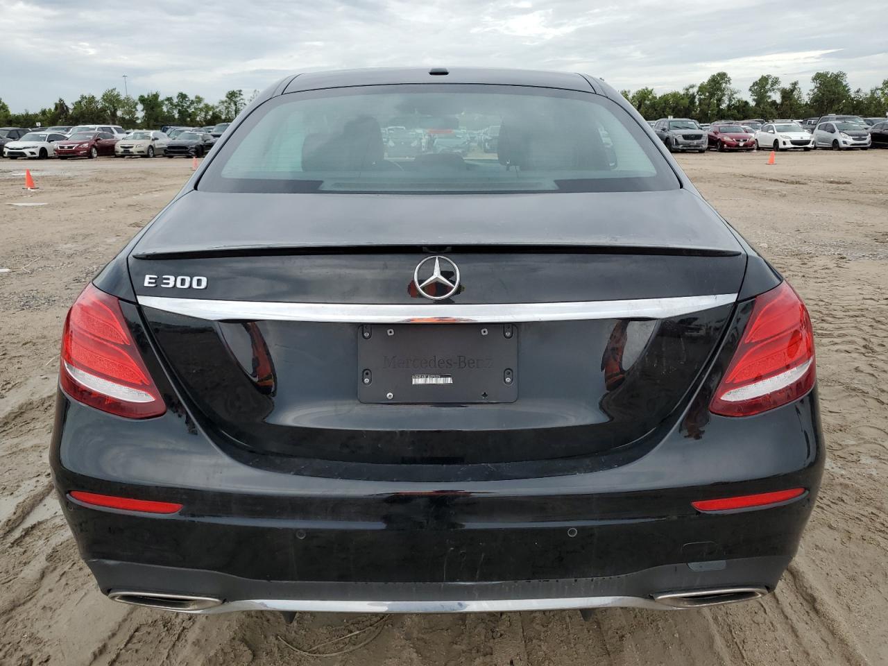 WDDZF4JB1JA370226 2018 Mercedes-Benz E 300