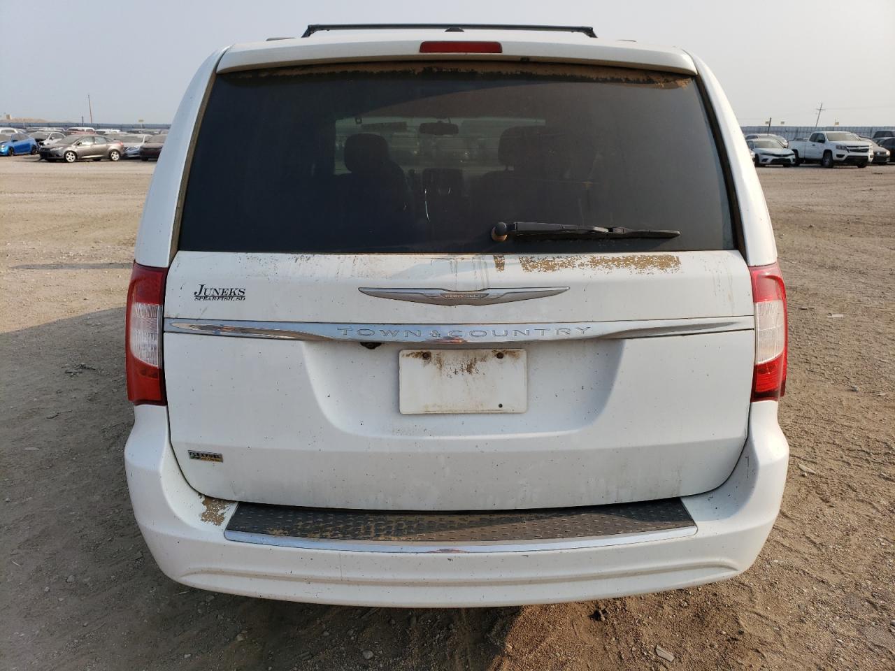 2014 Chrysler Town & Country - Image 6