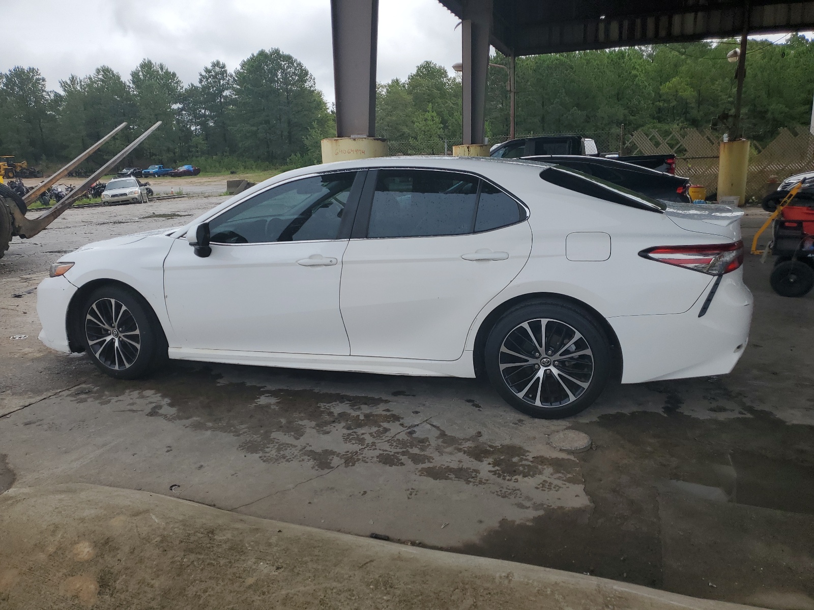 2018 Toyota Camry L vin: 4T1B11HK1JU531778