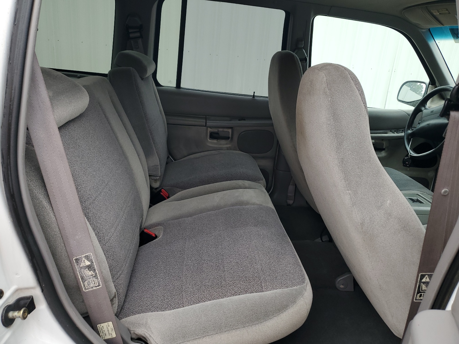 1FMZU62X2YZB47948 2000 Ford Explorer Xls