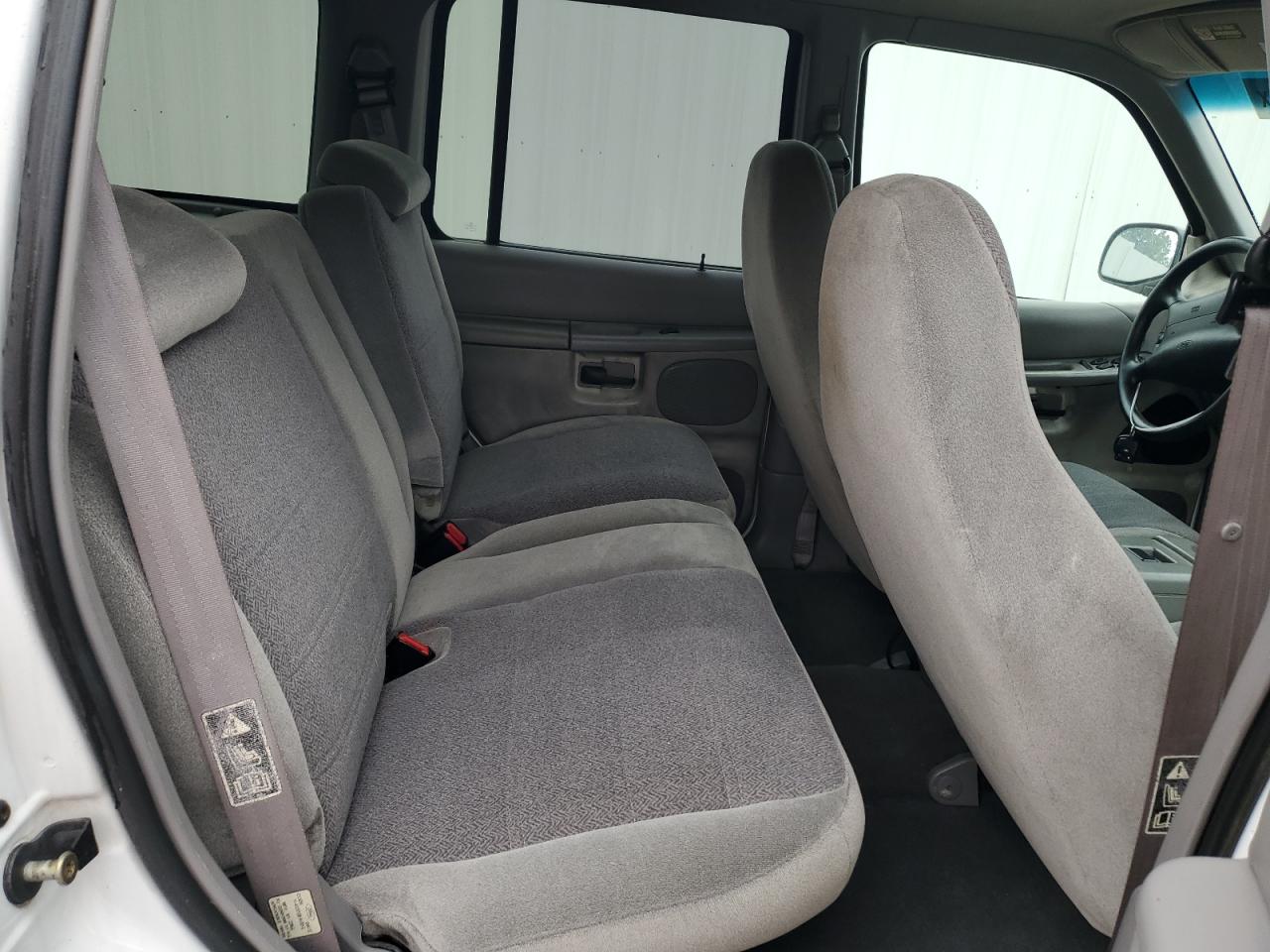 2000 Ford Explorer Xls VIN: 1FMZU62X2YZB47948 Lot: 64468574