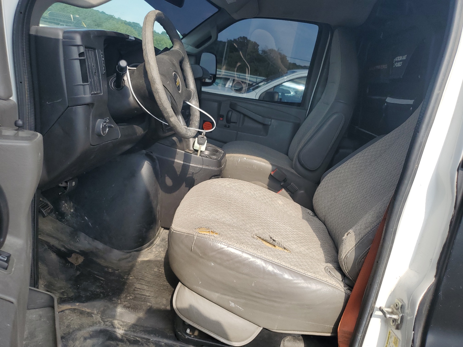 1GCWGAF18H1196657 2017 Chevrolet Express G2500