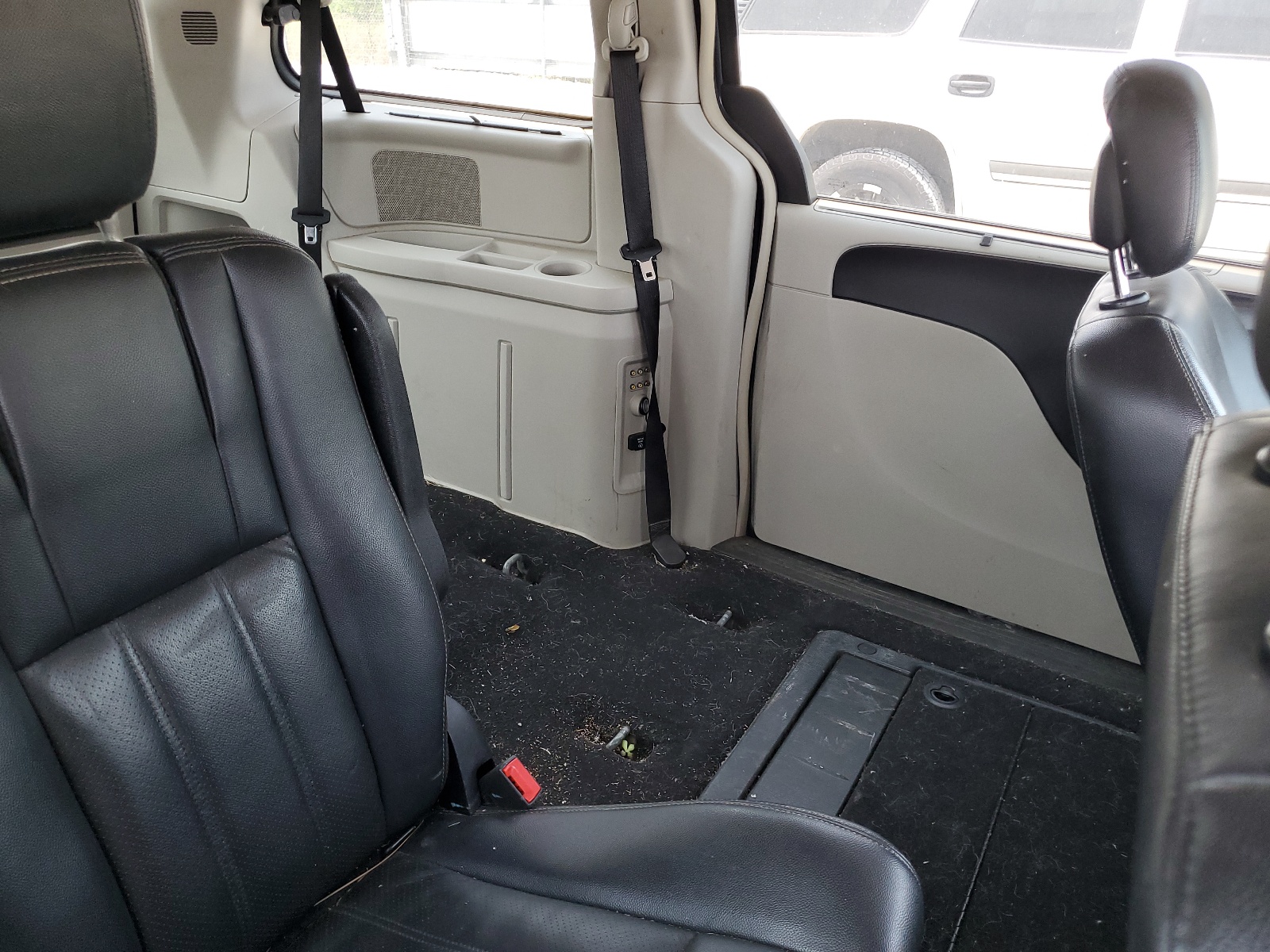 2A4RR8DG5BR705186 2011 Chrysler Town & Country Touring L