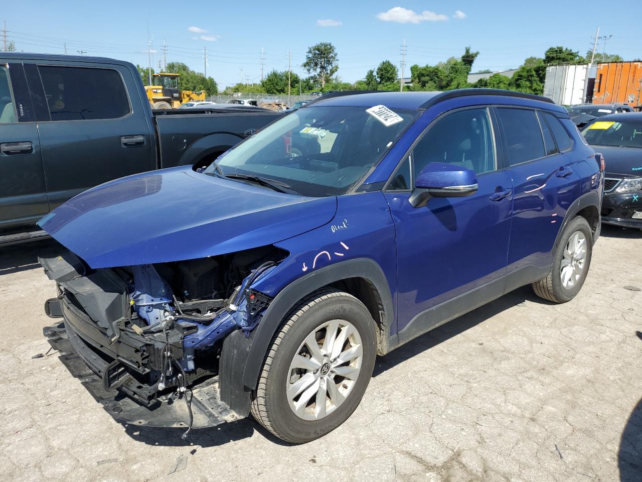 2022 Toyota Corolla Cross Le VIN: 7MUCAABG0NV017207 Lot: 64111274