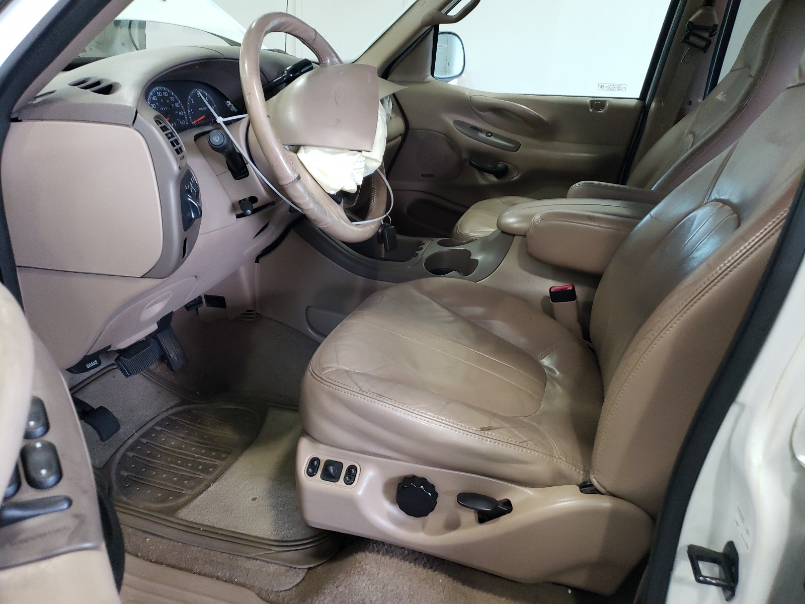 1FMPU18L2WLB51349 1998 Ford Expedition