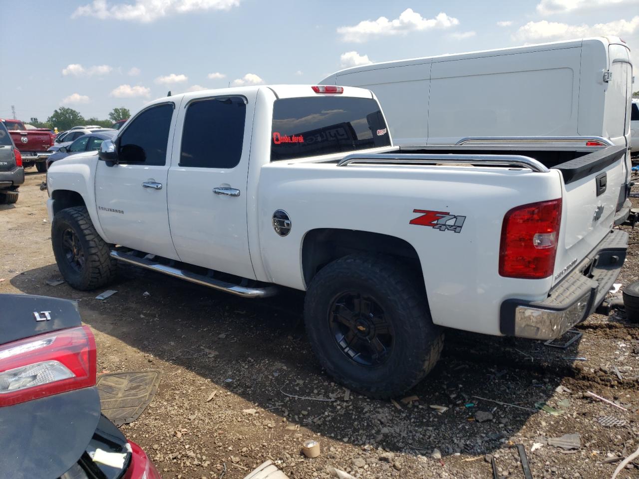 2007 Chevrolet Silverado - Image 2