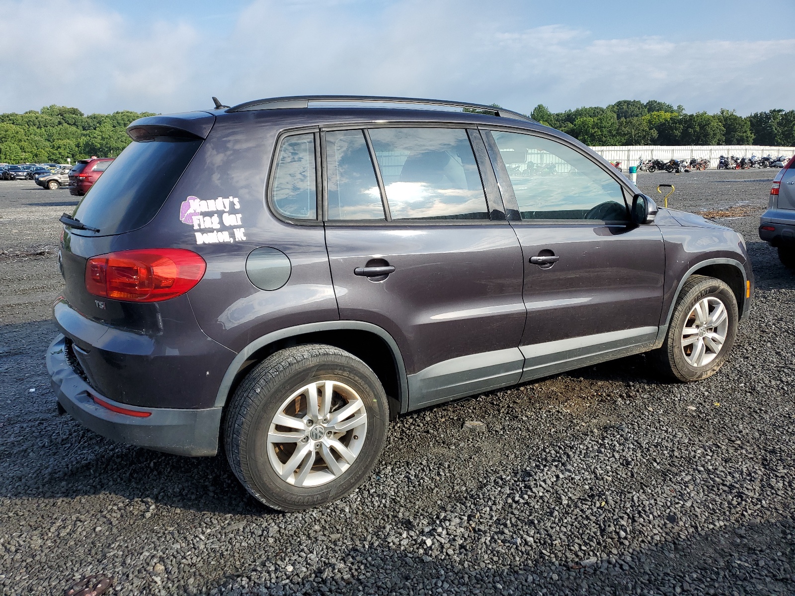 2016 Volkswagen Tiguan S vin: WVGAV7AX4GW585839