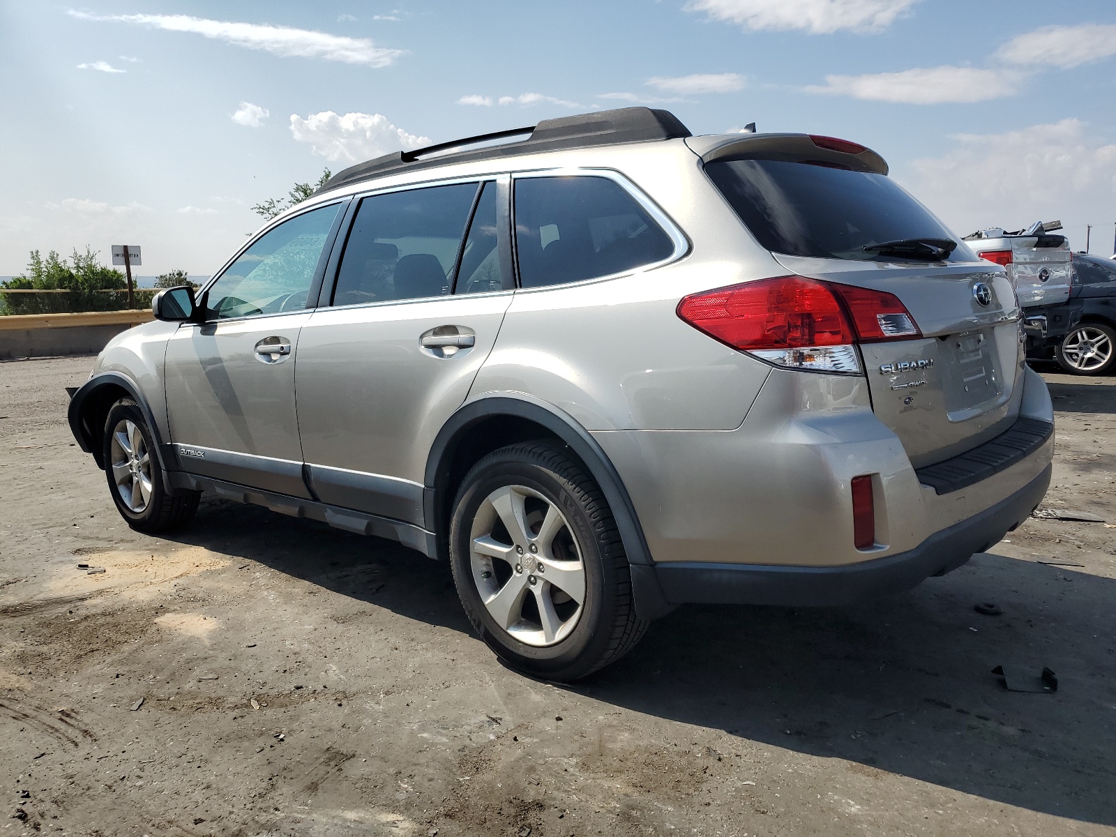 2014 Subaru Outback 2.5I Limited vin: 4S4BRCLC8E3231932