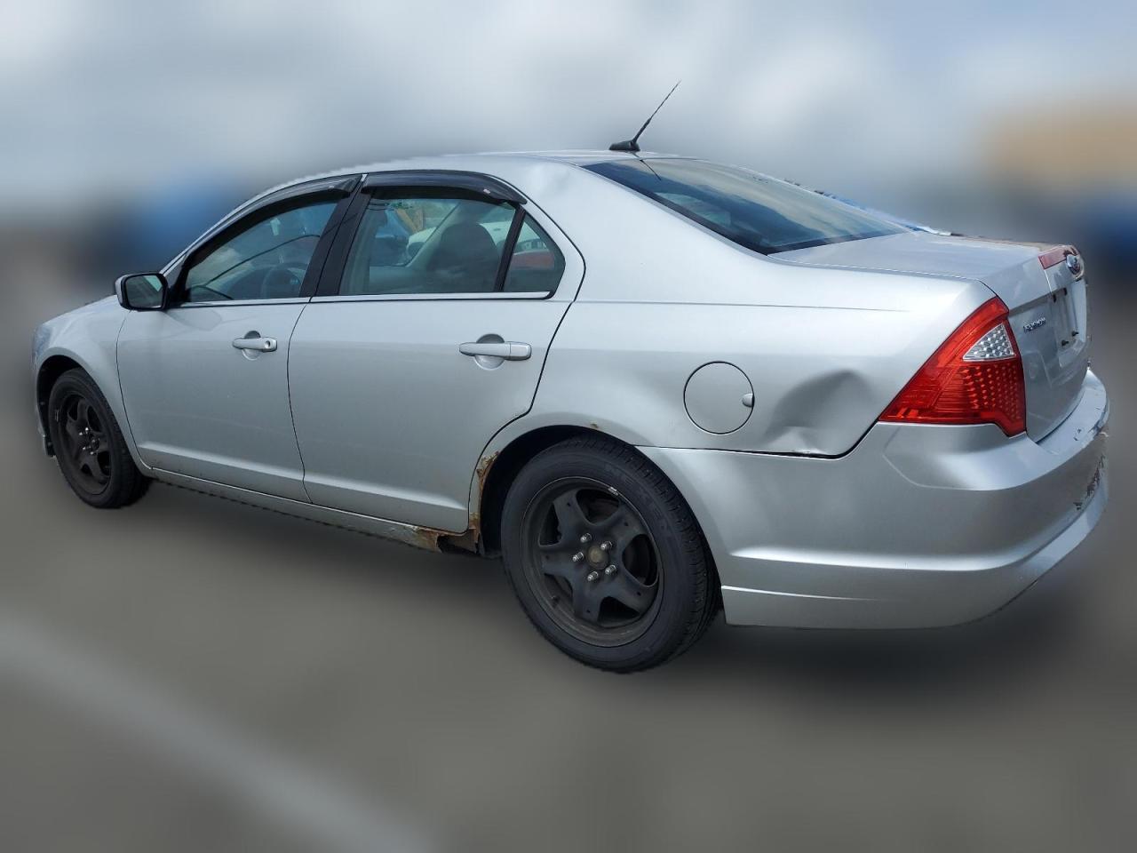 2010 Ford Fusion - Image 2