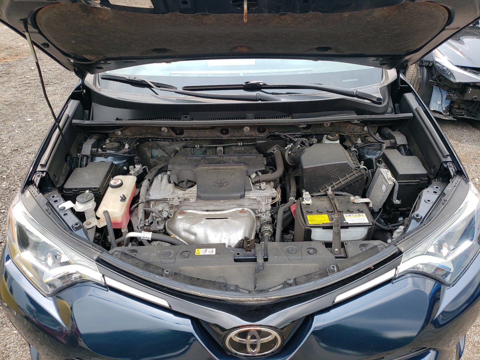 JTMBFREVXJJ743891 2018 Toyota Rav4 Le