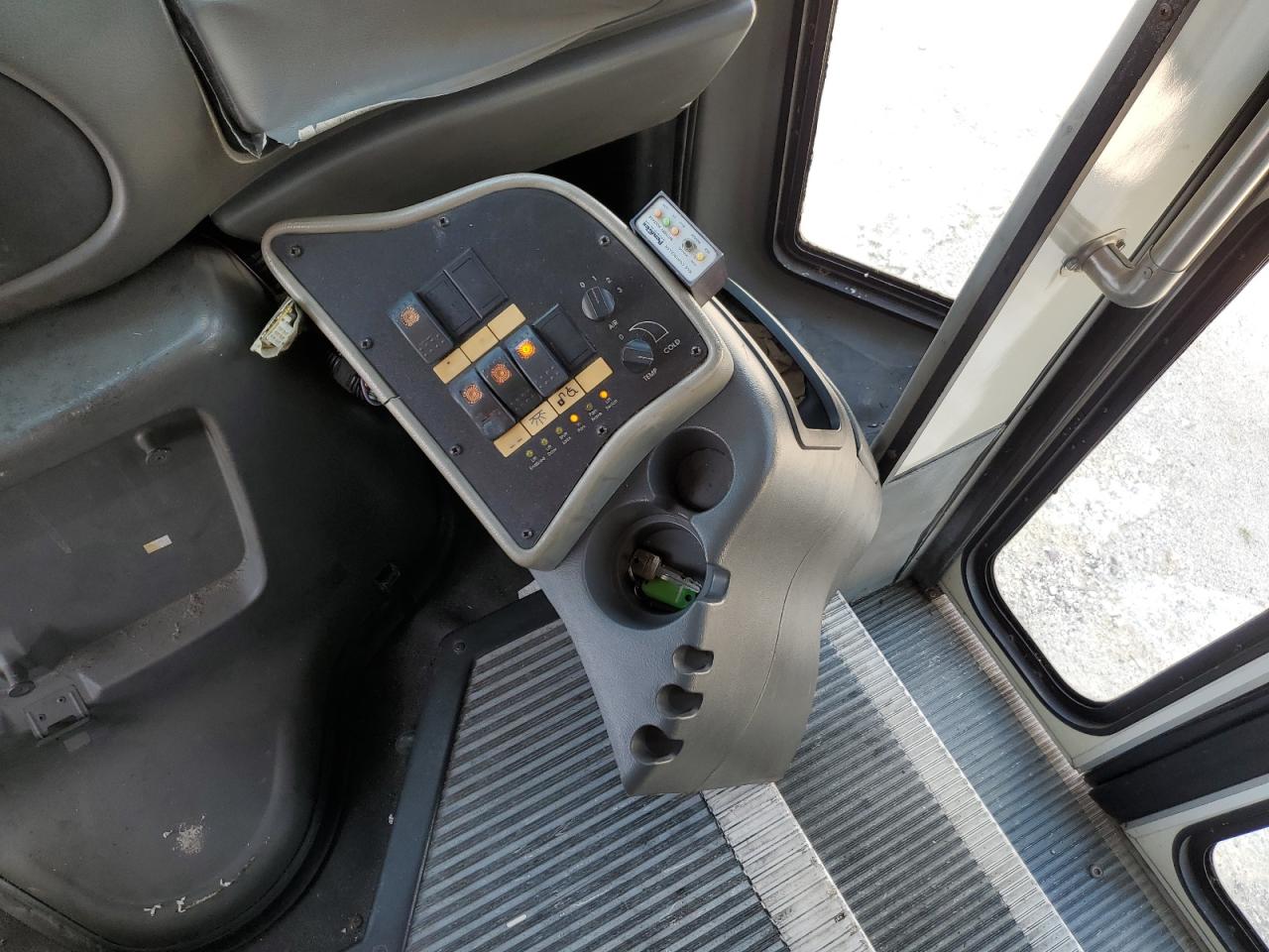 2003 Ford Econoline E450 Super Duty Cutaway Van VIN: 1FDXE45S03HB23574 Lot: 64579914