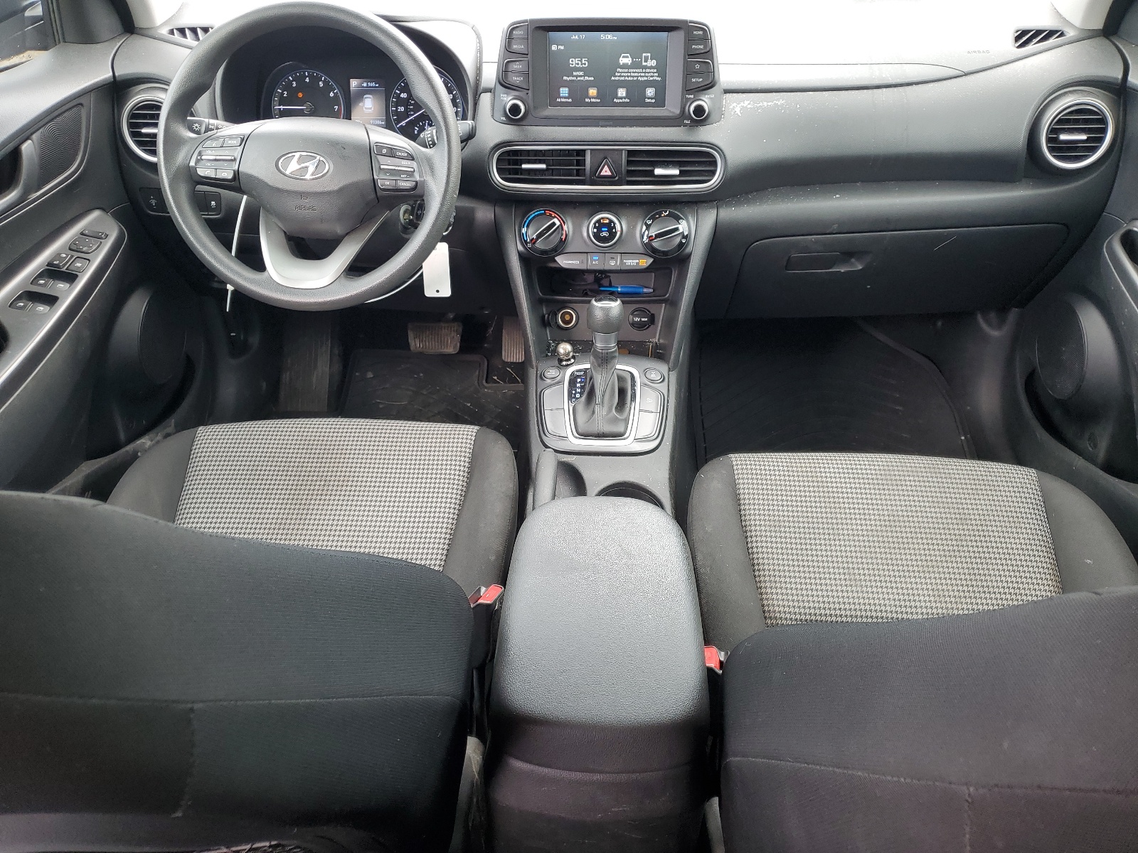 KM8K1CAAXJU130369 2018 Hyundai Kona Se