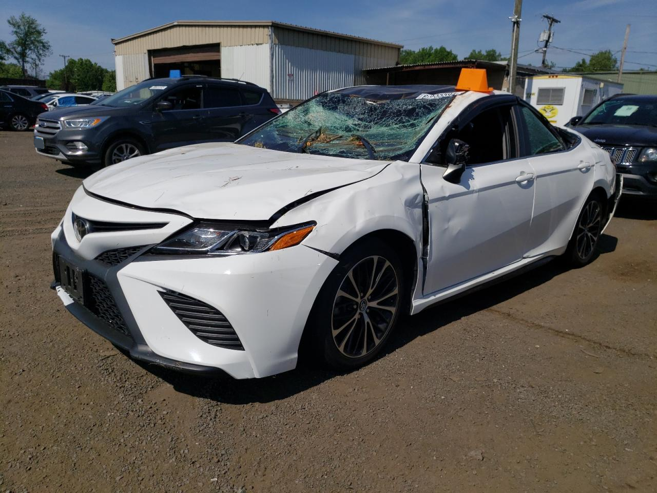 2018 Toyota Camry L vin: 4T1B11HK3JU647970