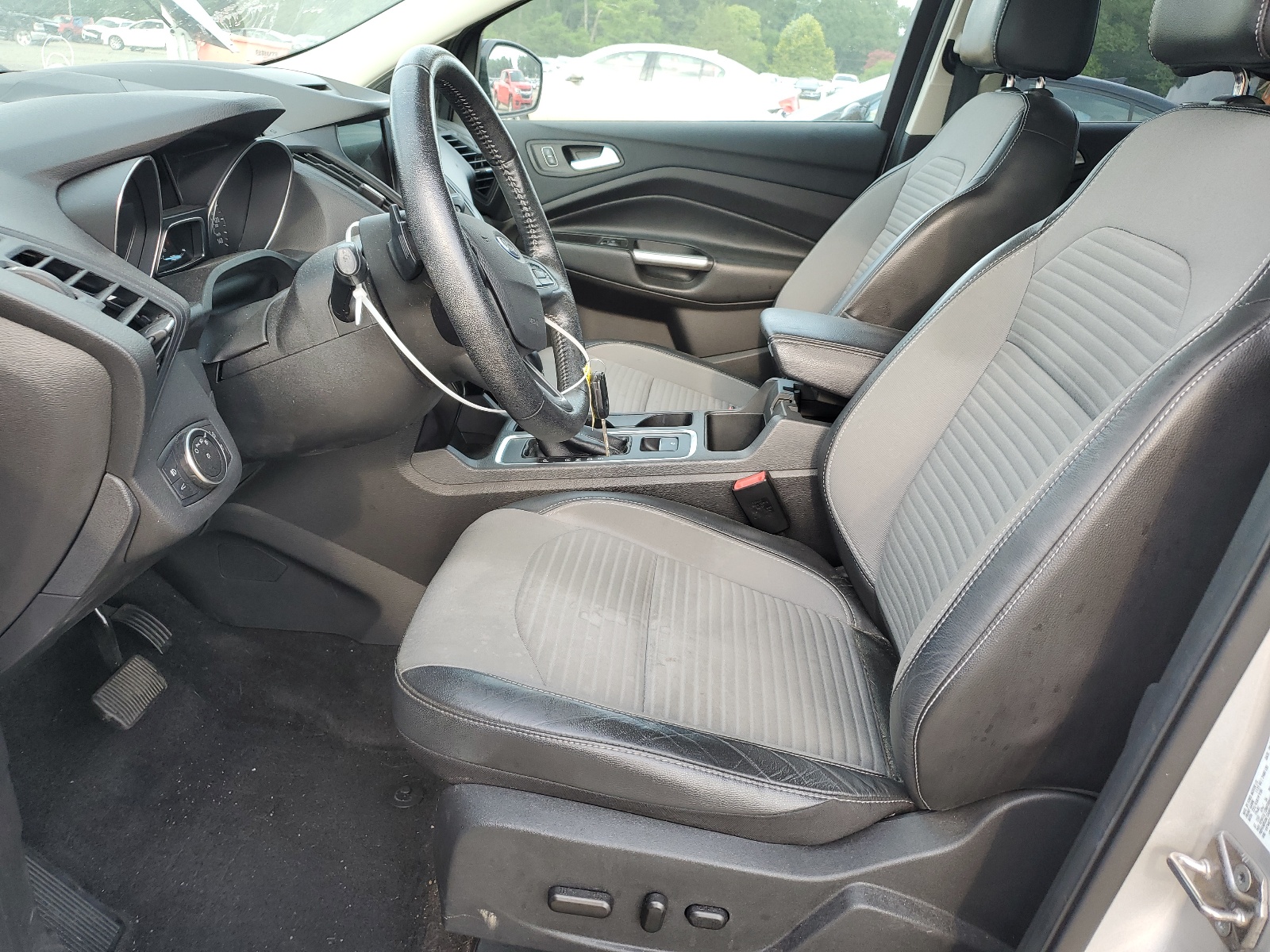 1FMCU0G95HUF02122 2017 Ford Escape Se