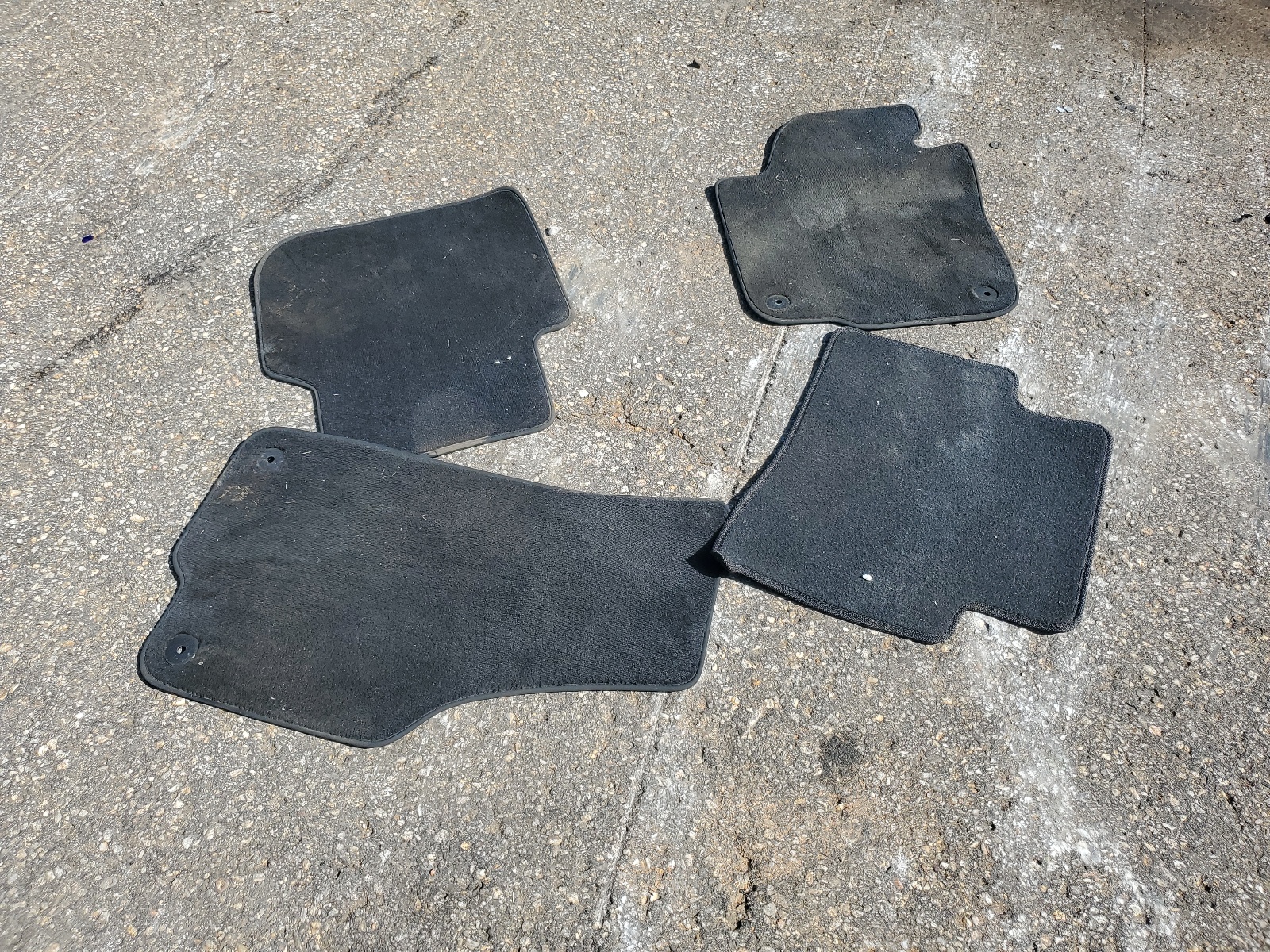 1VWDT7A38HC046600 2017 Volkswagen Passat R-Line