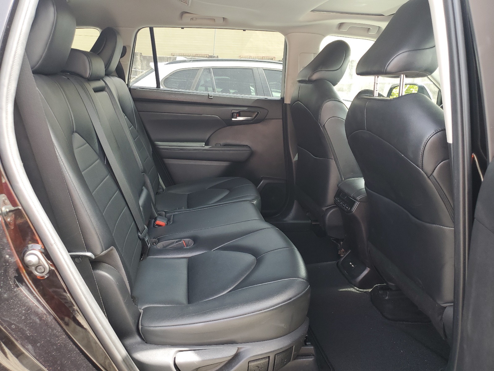 5TDGZRAH9MS087560 2021 Toyota Highlander Xle