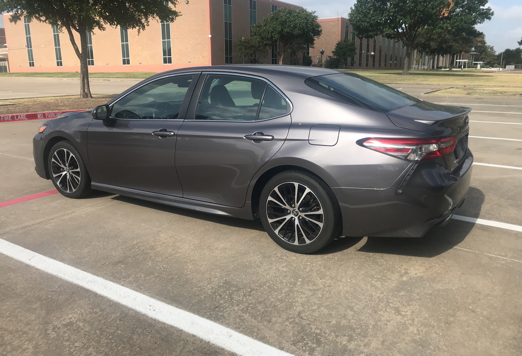 2018 Toyota Camry L vin: 4T1B11HK8JU504870