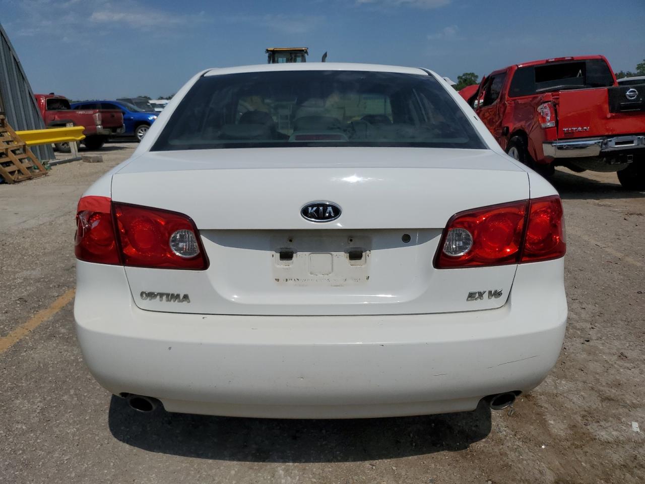 2007 Kia Optima Lx VIN: KNAGE124475136485 Lot: 61727924