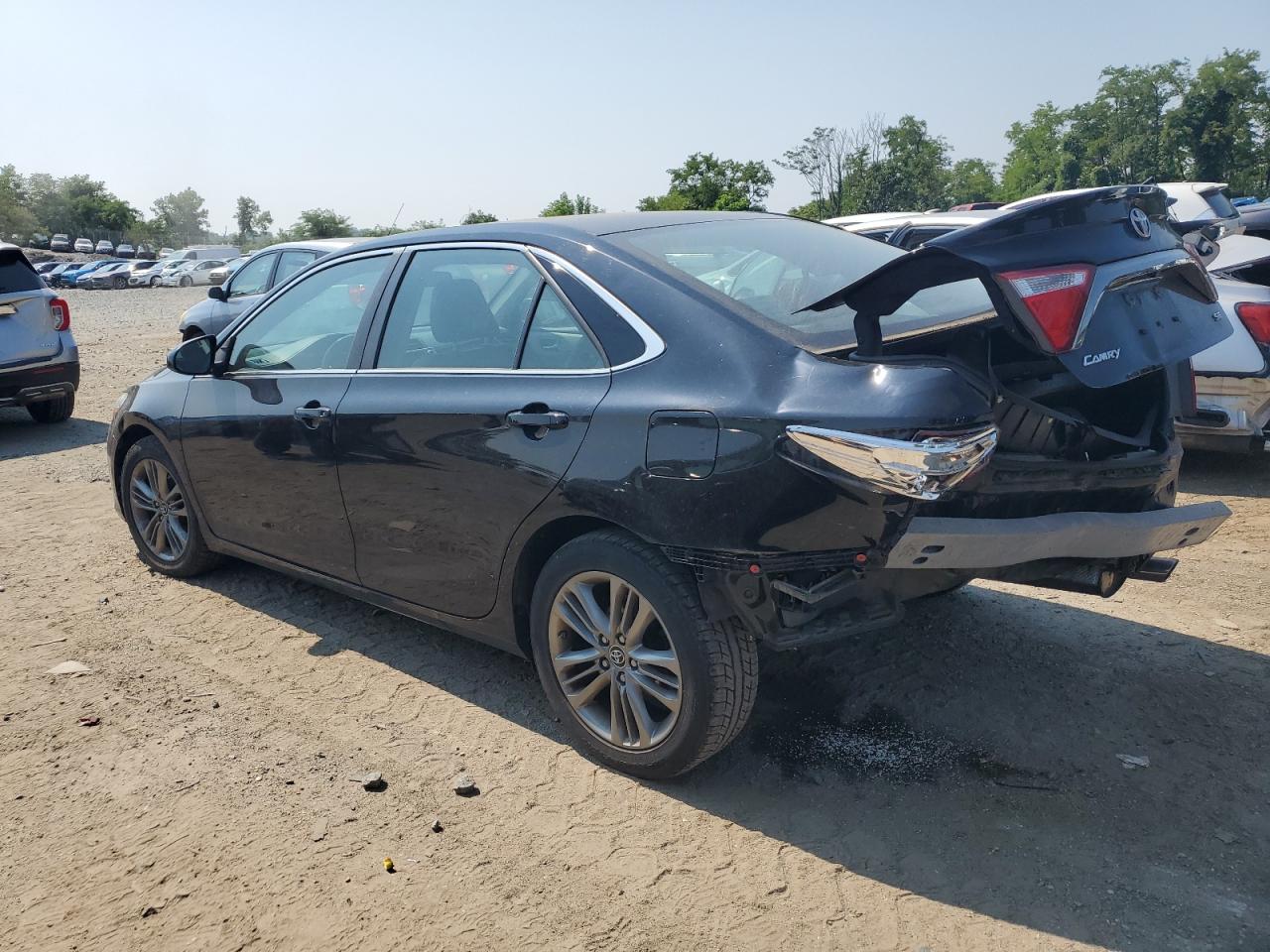 4T1BF1FK8FU875670 2015 TOYOTA CAMRY - Image 2