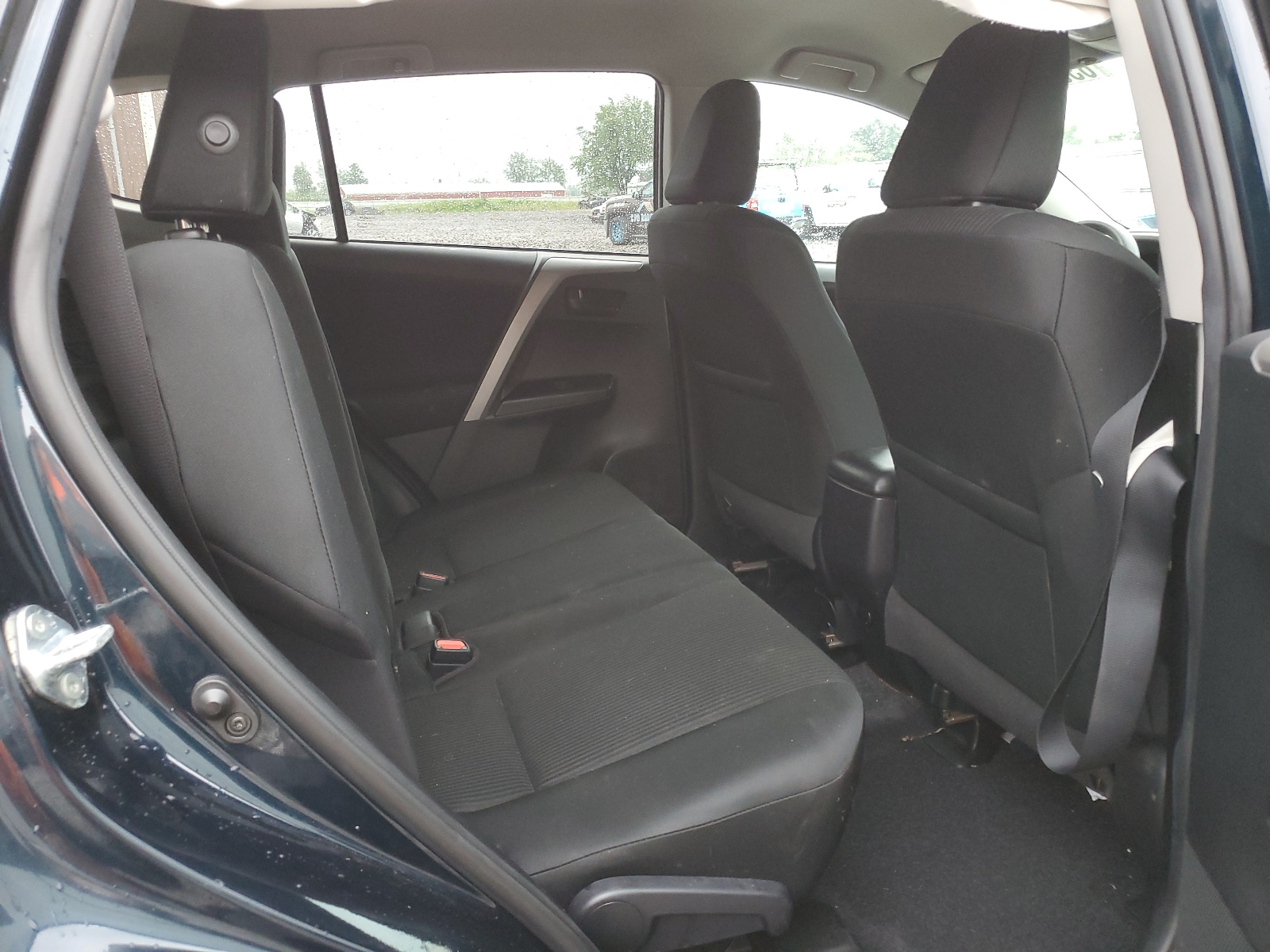 2T3BFREV1JW735146 2018 Toyota Rav4 Le