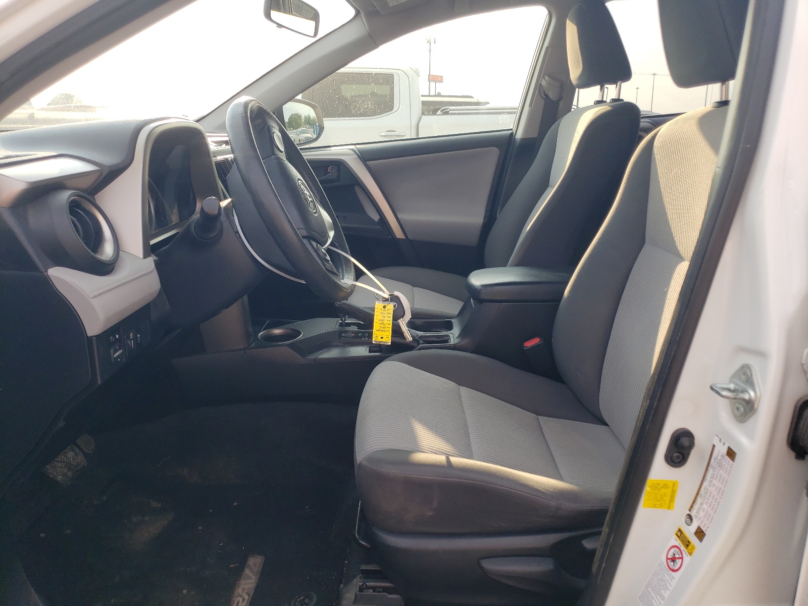 JTMZFREV0FJ055811 2015 Toyota Rav4 Le